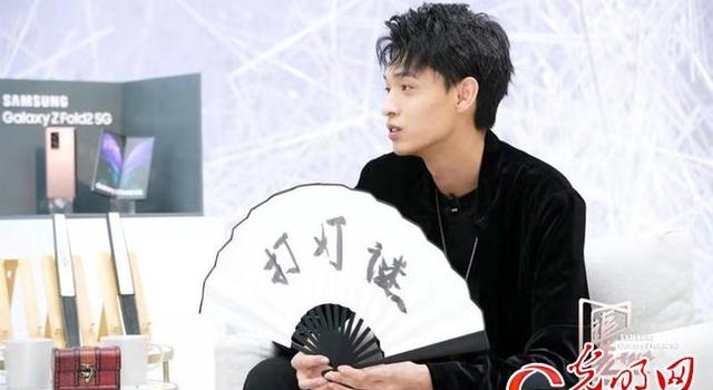 秦霄贤做客《追梦人之开合人生》讲述少年成名的困惑与成长轨迹