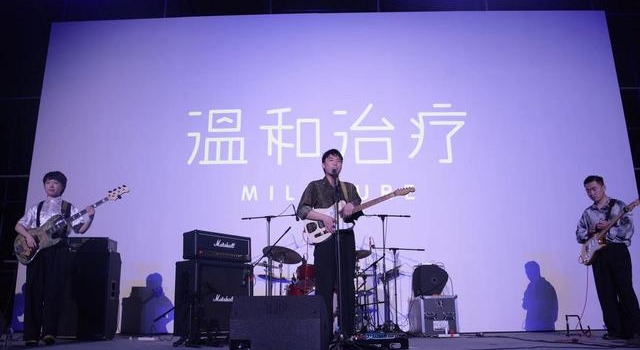 不仅是免费看电影!三亚沙滩Live 来袭→