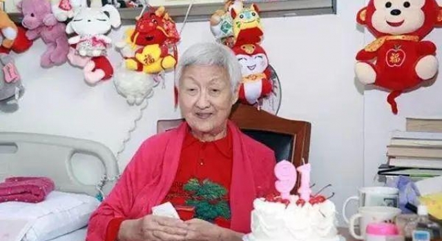 黄宗英凌晨去世:只要多想着别人,自己就不会老