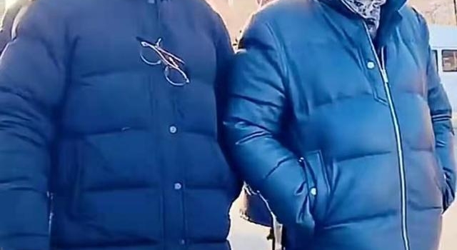 赵本山范伟村里“赶集”,老哥俩再次重聚,网友遗憾缺高秀敏
