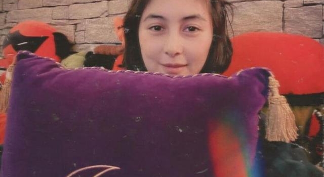 赌王最叛逆女儿!何超仪46岁素颜像少女,进娱乐圈被嫌丢人现眼
