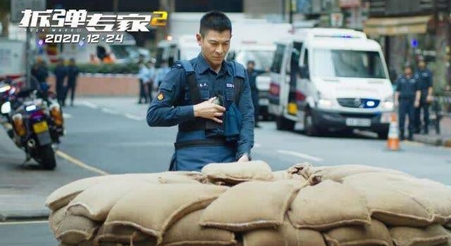 “第二部不够新就不会拍”,《拆弹专家2》反套路贺岁