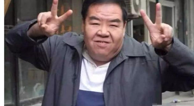 “肥猫”终于还清债务,买200万奔驰庆祝,鸟枪也换炮