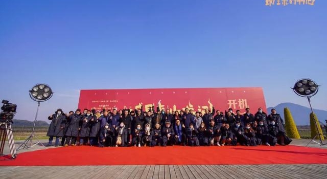 句号主演皖产电影《城里来的书记》宁国西村开机