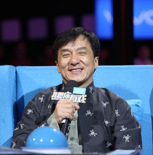 成龙原名房仕龙祖籍安徽 成龙芜湖认亲首次见到同父兄弟