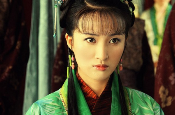 孙艺洲的老婆家庭背景曝光 孙艺洲老婆曹晓雯美艳素颜照