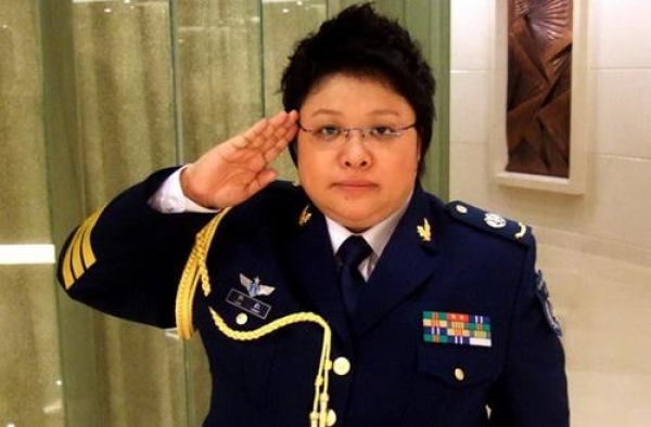韩红宣布离开部队 知情人称：压力大曾服药物