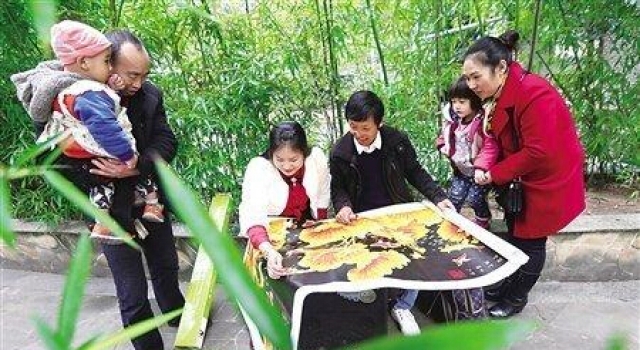 男子火灾救人被毁容 美女为其善心歌声打动相随流浪