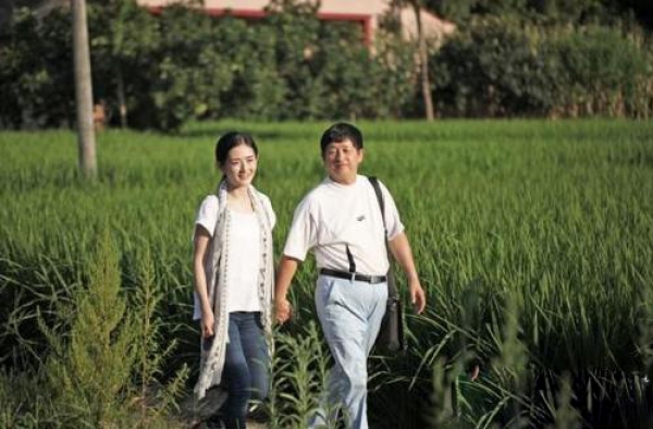 曝谢娜父亲曾遭非法强拆 自辩十年法院终翻案重证清白