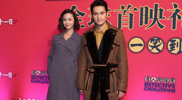 张歆艺袁弘牵手助阵《唐人街探案》首映 红毯大秀恩爱虐成狗
