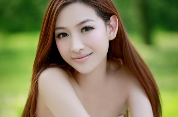 美女主持人走光尴尬瞬间 主持人没穿内裤主持节目激凸