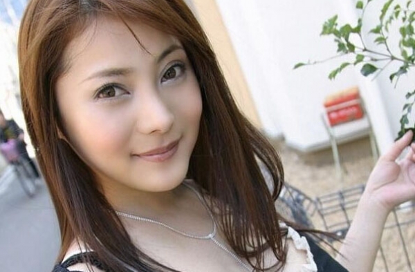泽井芽衣av女神五官神态极像范冰冰