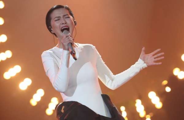 谭维维整容失败遭吐槽 疑似谭维维整容前后对比照