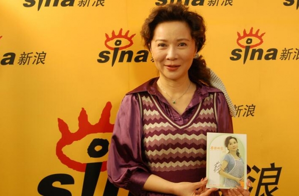 蔡明老公是知名导演 蔡明被曝出轨郭达惹怒老公