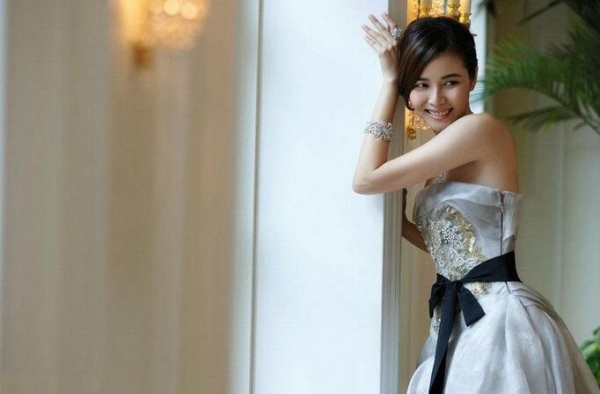 郑伊健老婆17岁拍三级片 蒙嘉慧凭真实和爱心攻陷“伊面”