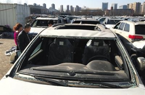 天津港爆炸受损车＂洗白＂出售:低市价几十万 30万买Jeep
