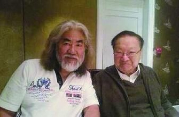 “文坛侠圣”金庸迎92岁生日 马云或去香港为偶像祝寿