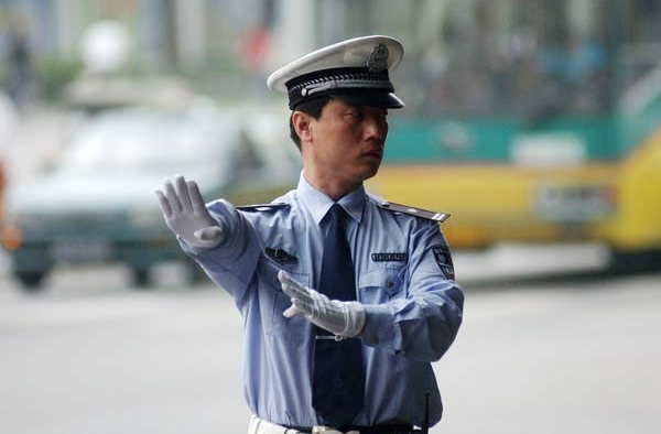 交警给逃犯写情书留房 逃亡4年最终迫于压力同父母回归