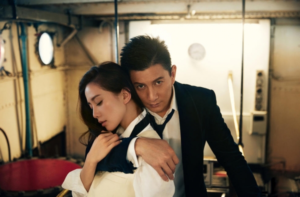 吴奇隆刘诗诗最新一拨婚纱照曝光 新人甜蜜依偎深情拥吻