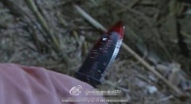 小三听说情人对家庭很负责 带铁锤水果刀"教训"其正妻