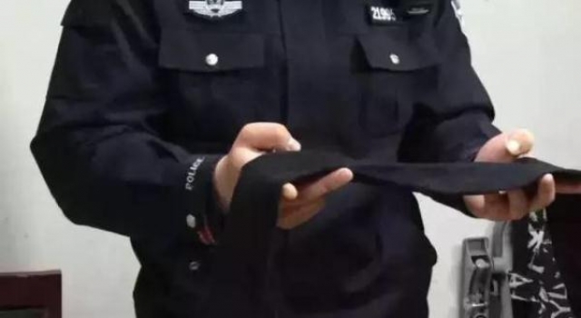 恶心!南京地铁女子遭色狼猥亵 女子丝袜沾满精液留罪证