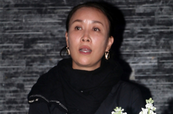那英夜店捞金 睡眼惺忪气色不佳整体显苍老