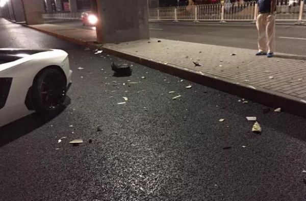 李易峰车祸碎片遭拍卖 网友怒斥卖家没良心