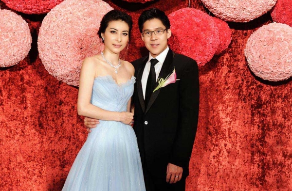 郭晶晶与霍启刚婚礼将缩水一半 上限至多350桌