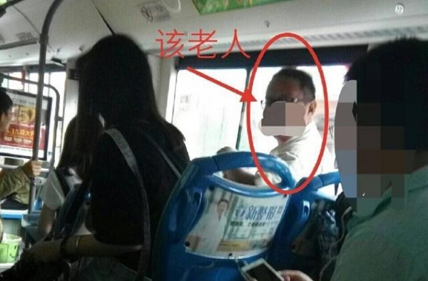 小朋友生病未给老人让座遭骂:不知道尊敬老人赶紧滚