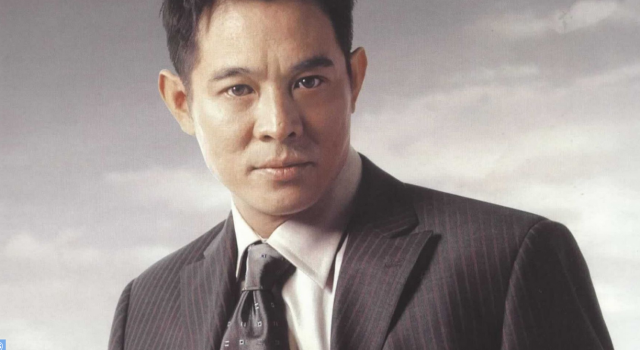 李连杰面临瘫痪事件 其本人澄清坐轮椅传闻