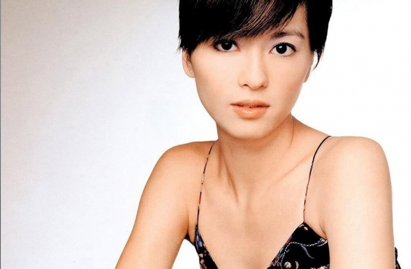 梁咏琪直播让人猜她内裤颜色 网友称婚前婚后差距太大