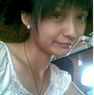 20岁女生和父亲吵架后竟"净身出户" 警方满街寻裸女