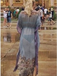 俄女子穿透视装逛寺庙亵渎神灵 警方带走要求忏悔