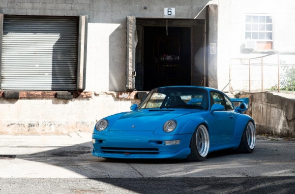 保时捷993 GT2改装鉴赏 最适合夏天的蓝色青蛙