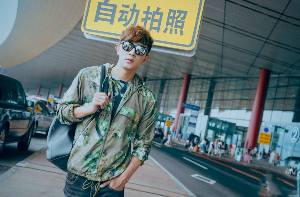大左的一组时尚机场街拍曝光