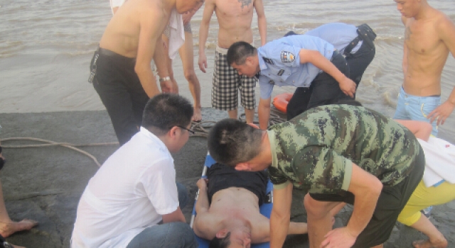 男子3天轻生4次终跳楼身亡 因父母重病与妻离婚受挫