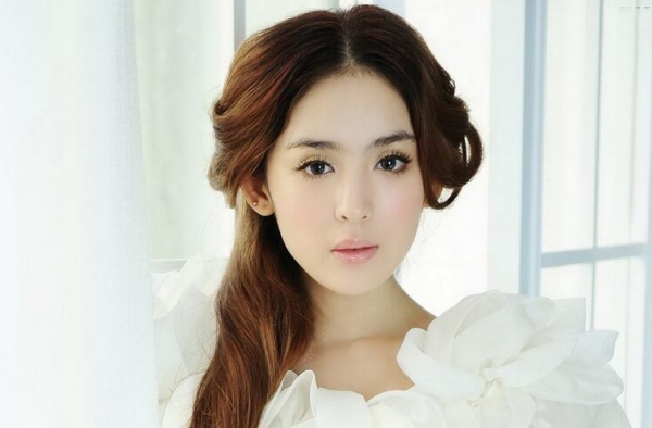 古力娜扎呛声黑粉： “恶心你去吐啊!丑也忍着!”