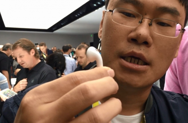 苹果AirPods无线耳机特色 苹果iPhone7蓝牙耳机怎么使用