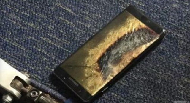 炸炸炸!安全版三星Note7烧穿飞机地毯 烧焦地板表层