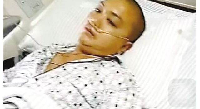 拼了!29岁网红捅马蜂窝直播吸粉 被蜇成重伤住进ICU