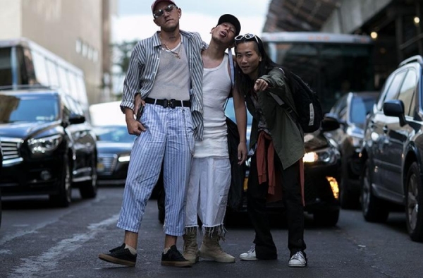 Kanye West的YEEZY Season 4场外街拍