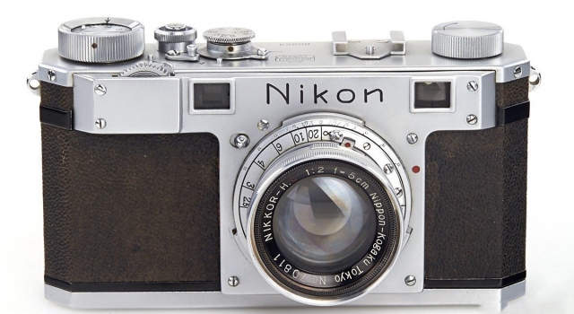 尼康Nikon1相机及原装镜拍卖 起拍价90000欧元