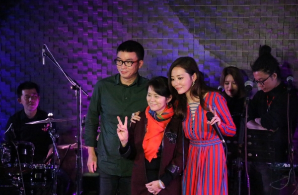 张靓颖冯柯今日大婚 妈妈仍反对：户口本还在我这