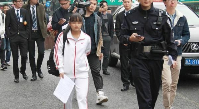 19岁女生为救患病哥哥欲卖身 称受小说启发