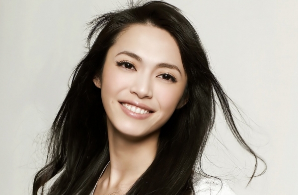 姚晨发小女儿蒙眼照获祝福 嘴唇被赞像妈妈