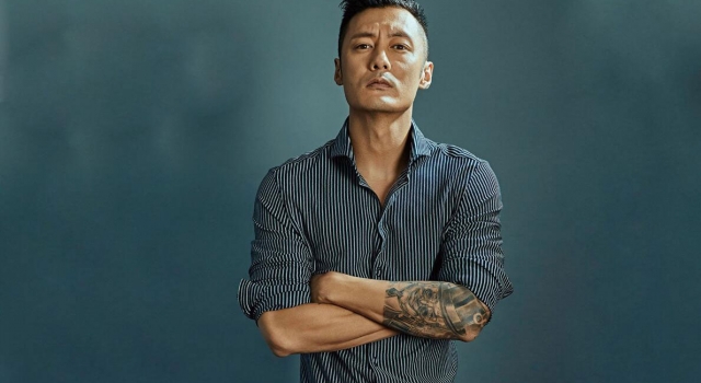不知道为什么 每次一梳油头就有天下唯我独尊的感觉
