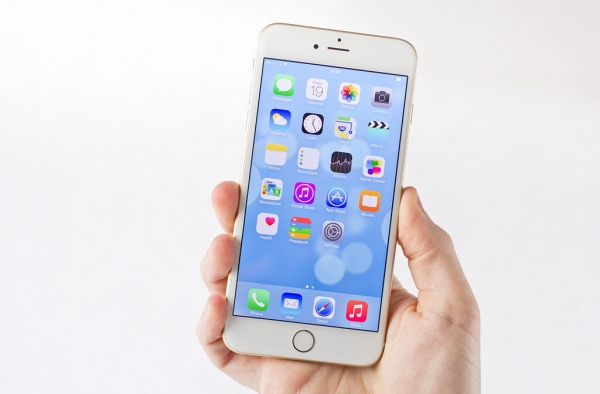 苹果对iPhone 6s自动关机事件承诺：可更换手机电池