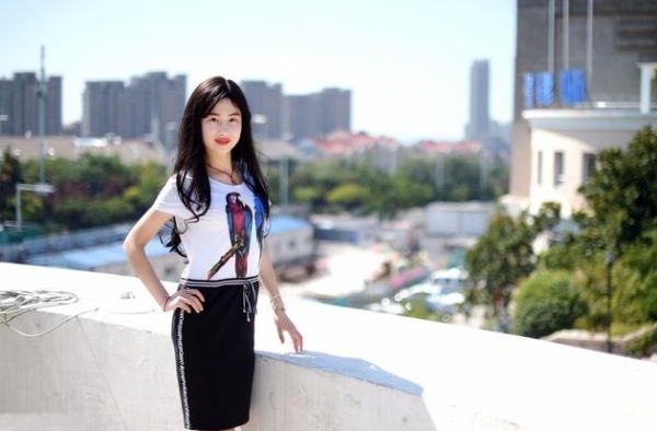 女大学生欲整成刘亦菲 她和刘亦菲撞脸了吗