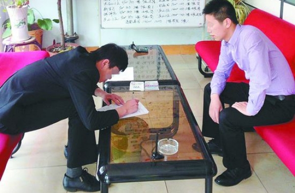 房产中介贩卖客户个人信息 市民买卖房都要遭黑手