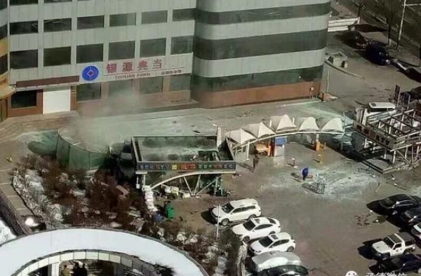 河北承德酒店KTV大爆炸:1公交车受损严重 伤亡不明